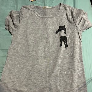 Grey t-shirt with cat image. Size Medium